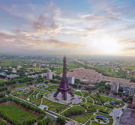 Eiffel Tower, Bahria Town